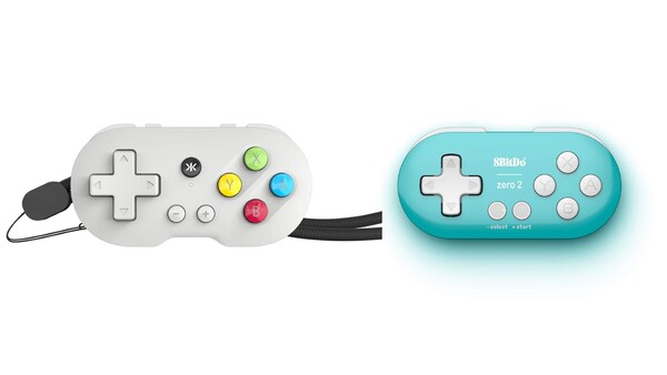 El CRKD Atom es ligeramente más pequeño que el 8BitDo Zero 2. (Fuente de la imagen: CRKD y 8BitDo).