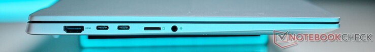 Izquierda: HDMI 2.1, 2x USB-C 4.0 (40 Gbit/s, DisplayPort modo ALT 1.4, lector de tarjetas microSD, audio de 3,5 mm