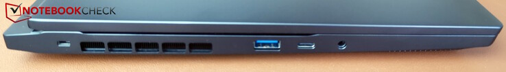 Izquierda: Kensington, USB-A (5 Gb/s), USB-C (5 Gb/s sin funciones adicionales), toma de auriculares de 3,5 mm
