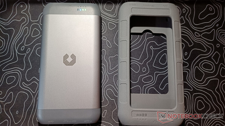 UnifyDrive UT2 y la carcasa protectora (Fuente de la imagen: Notebookcheck)