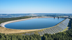 Cuanto más grandes y altas, más baratas resultan las centrales de acumulación por bombeo - aquí Markersbach en los Montes Metálicos. (Fuente de la imagen: Vattenfall)