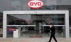 BYD superó a Tesla en 2022 como primer fabricante mundial de vehículos eléctricos. (Fuente de la imagen: Reuters)