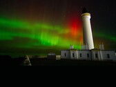 Auroras sobre el faro de Covesea, Escocia (Crédito de la imagen: Scott Mellis vía Space.com; editado)