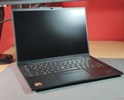 El Ryzen AI 7 Pro 360 hace su debut en la revisión en el Lenovo ThinkPad T14s Gen 6 AMD (fuente de la imagen: Benjamin Herzig)