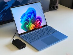 Un conocido filtrador del universo Windows da a conocer algunos detalles clave sobre la línea Surface prevista por Microsoft para 2025. (Fuente de la imagen: Notebookcheck).