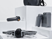 La DJI Avata 360 y sus accesorios de lanzamiento.