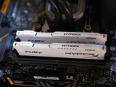 Módulos de memoria RAM HyperX Fury DDR4 instalados en una placa base (Fuente de la imagen: Athena Sandrini/Pexels)
