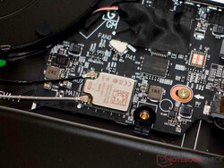 Un Intel AX211D2W en el interior del LG Gram Pro