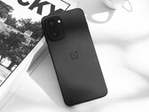 El Ace 6T se lanzará como el OnePlus 15R en el mercado global. En la imagen: el colorway negro del teléfono. (Fuente de la imagen: 瘦子說 vía OnePlus)