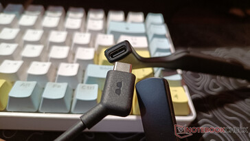 Conexión USB-C en las gafas (Fuente de la imagen: Notebookcheck)