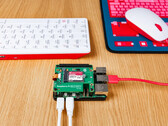 El kit SSD de Raspberry Pi aún puede adquirirse como sólo el HAT en algunos minoristas. (Fuente de la imagen: Raspberry Pi Foundation)