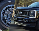 Una nueva serie de filtraciones apunta a la posible llegada de una camioneta Ford Super Duty eléctrica con motores de cubo. (Fuente de la imagen: Ford / Autoblog - editado)