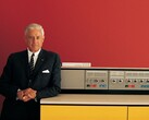 El entonces jefe de IBM Thomas Watson Jr. presenta el ordenador System/360 en 1964. (Imagen: IBM)