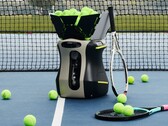 El Pongbot Aura puede entrenar a jugadores y arbitrar partidos de tenis, pádel y pickleball.