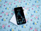 El Motorola Moto G87 tiene una AMOLED muy brillante, lo que no siempre es positivo.