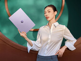 El A14 Air 2026 tiene un precio inicial de unos 1.003 dólares en China. En la imagen: una fotografía promocional en la que se aprecia el diseño ligero del portátil.