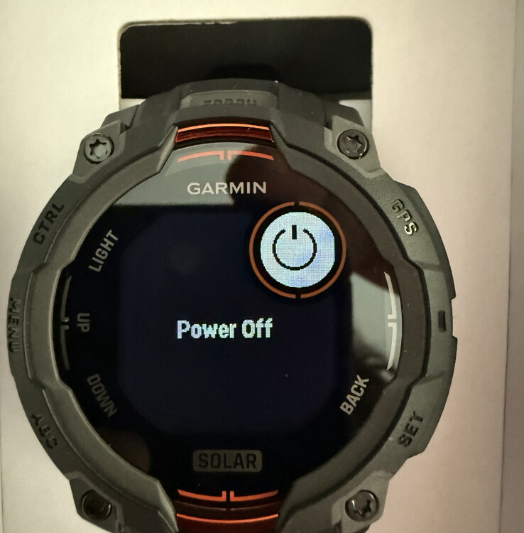 La pequeña segunda pantalla del Garmin Instinct 3 no está bien centrada (Fuente de la imagen: eastexo, Reddit)