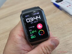 La medición de la tensión arterial con el smartwatch aún no es posible sin una calibración constante. (Fuente de la imagen: Notebookcheck/Alexander Fagot)