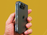 imagen práctica del modo de diseño iPhone Ultra/Fold.