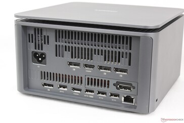 Trasera: Alimentación de CA, 4x DisplayPort 1.4a, 2x USB-A (5 Gbps), 2x USB-A (10 Gbps), RJ-45, HDMI 2.1a FRL, HDMI 2.1 TMDS