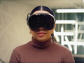 Gafas de realidad virtual Steam Frame mostradas en un jugador