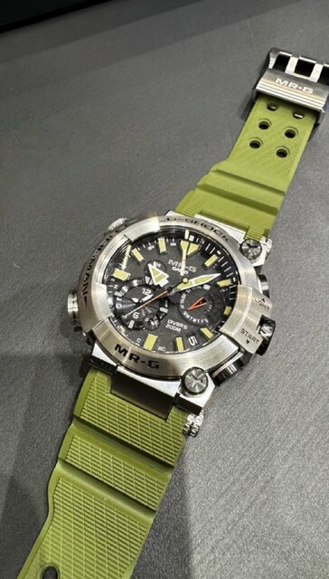 La correa de caucho verde oliva junto con las agujas y los índices de color beige pálido (Fuente de la imagen: Great G-Shock World)