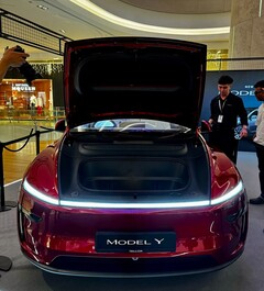 Nuevo Tesla Model Y en color Ultra Red (Fuente de la imagen: DaltyBrewer/X)