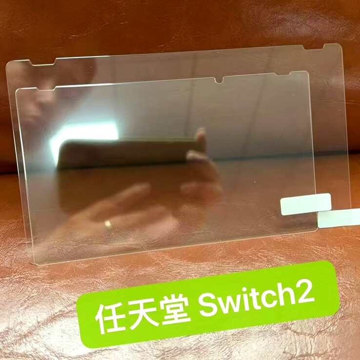 Supuesto cristal templado de Nintendo Switch 2 comparado con el cristal protector de la portátil de primera generación (Fuente de la imagen: 1688/Alibaba)