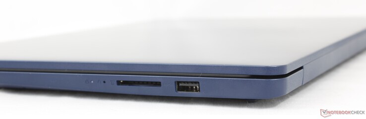 Derecha: Lector de tarjetas SD, USB-A 3.2 Gen. 1