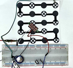 El wearable de papel que proporciona una salida de energía sostenida de alta eficiencia mediante la captura de la humedad. (Fuente de la imagen: Seokheun &quot;Sean&quot; Choi)