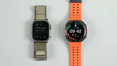 El Apple Watch Ultra (izquierda) con el Galaxy Watch Ultra. (Fuente: iFixit)