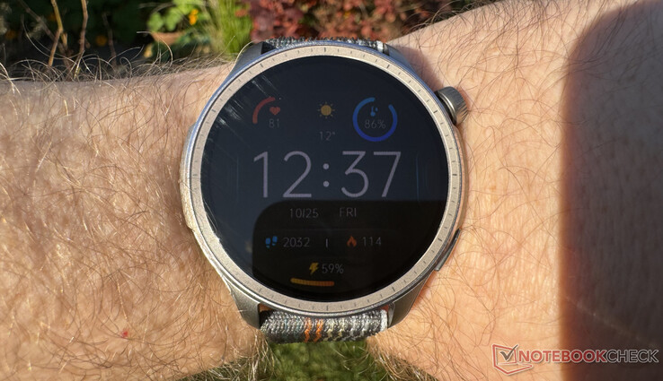 La pantalla Amazfit Balance también es fácil de leer al sol