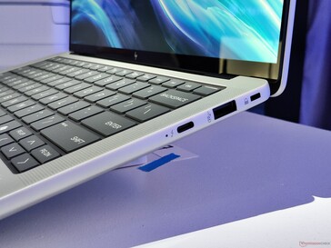 HP EliteBook X G1a: Puertos a la derecha (fuente de la imagen: Benjamin Herzig)