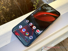 El Pixel 9 Pro es uno de la docena de dispositivos Pixel elegibles para la actualización AP4A.250205.002 de Google. (Fuente de la imagen: Notebookcheck)