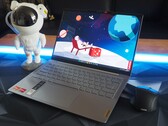 Revisión del portátil Lenovo Yoga Slim 6 14: Estreno para la Radeon 740M