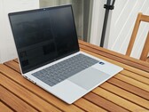 El HP EliteBook X G2i: a pesar de que la pantalla está al máximo de brillo y de que SureView está desactivado, resulta ilegible desde un ángulo lateral.