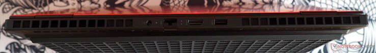 Parte trasera: conector de red, LAN RJ45, HDMI 2.1, USB-A 3.0