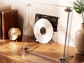 El reproductor de CD Syitren RM1 muestra los CD en su estuche transparente.