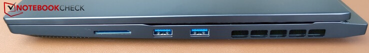 Derecha: Lector SD, 2x USB-A (5 Gb/s)