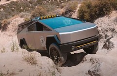 El Cybertruck navega brillantemente por la desafiante pista todoterreno. (Fuente de la imagen: Wild Horses Off-Road vía YouTube)