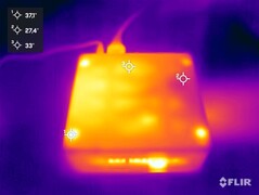 Prueba de esfuerzo del Minisforum Venus Series UN100D (lado superior)