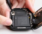 Las reparaciones del Apple Watch Series 10 siguen siendo difíciles. (Fuente de la imagen: iFixit)