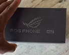 Una caja de venta del ROG Phone 9 en la naturaleza. (Fuente de la imagen: K-Tai Watch Impress Japan)