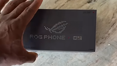 Una caja de venta del ROG Phone 9 en la naturaleza. (Fuente de la imagen: K-Tai Watch Impress Japan)