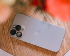 El iPhone 15 Pro puede funcionar ligeramente más lento en algunas tareas tras actualizar a iOS 18. (Fuente de la imagen: Swello - Unsplash)