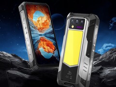 El WP100 Titan combina smartphone, power bank, proyector, linterna y sirena en un solo dispositivo (Fuente de la imagen: Oukitel)