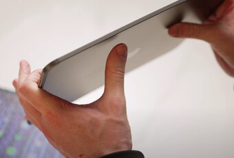 iPad Pro 2024 de 13 pulgadas tras las primeras pruebas de flexión.