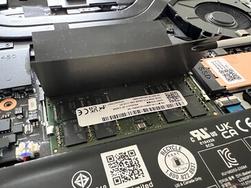 Dos ranuras SO-DIMM para hasta 96 GB de RAM