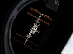 La Estación Espacial Internacional en órbita vista desde la nave Crew Dragon de SpaceX. (Fuente de la imagen: NASA Johnson en Flickr)