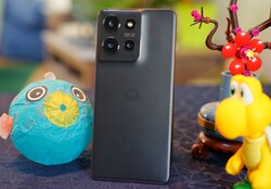 El Moto G75 es un teléfono muy bueno por debajo de los 300 dólares (Fuente de la imagen: Florian Schmitt)